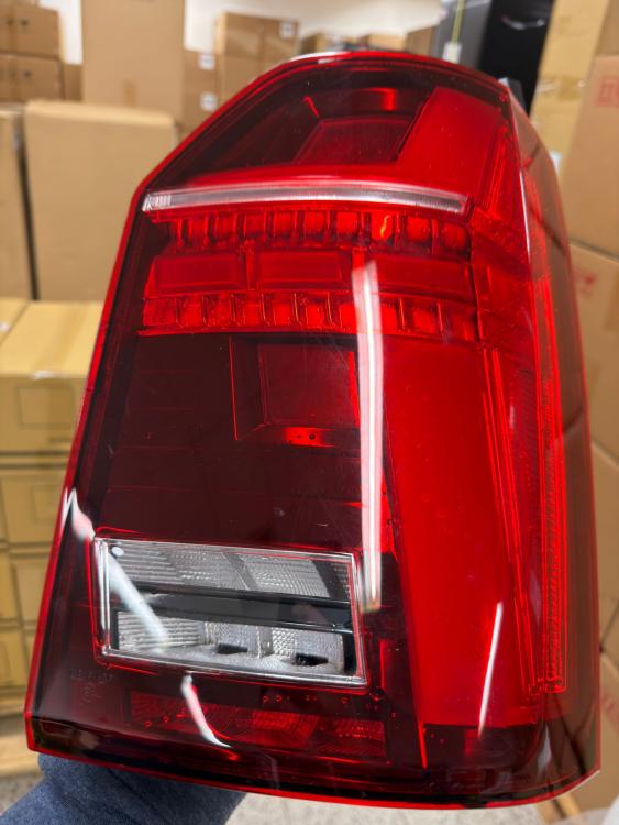 B-Ware -  Voll LED Lightbar Design Rückleuchten für VW T6.1 20+ rot/klar mit dynamischem Blinker