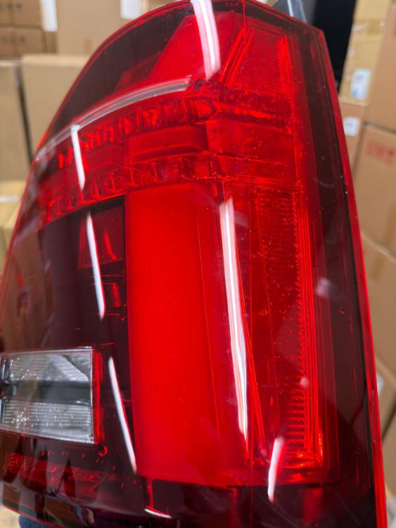 B-Ware -  Voll LED Lightbar Design Rückleuchten für VW T6.1 20+ rot/klar mit dynamischem Blinker
