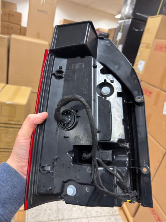 B-Ware -  Voll LED Lightbar Design Rückleuchten für VW T6.1 20+ rot/klar mit dynamischem Blinker