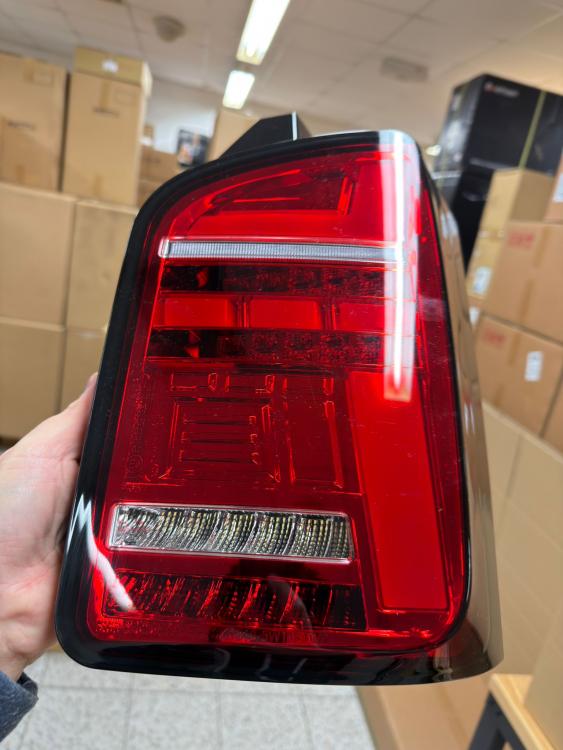 B-Ware  Voll LED Lightbar Design Rückleuchten für VW T6.1 20+ rot/klar mit dynamischem Blinker