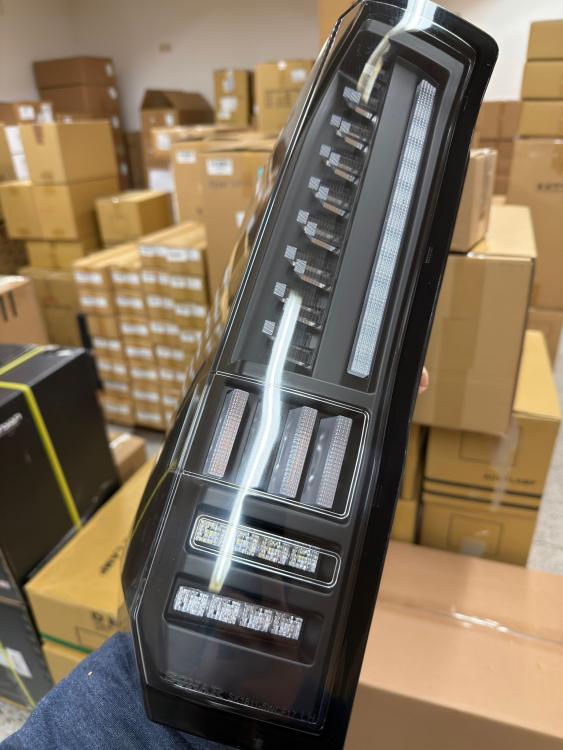 Preview: B-Ware  Voll LED Upgrade Design Rückleuchten Set passend für VW CRAFTER / MAN TGE 2017+ schwarz/klar mit dyn.Blinker