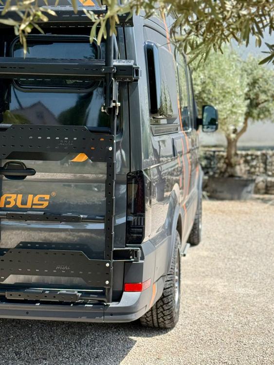 Paket - LED Tagfahrlicht Scheinwerfer-schwarz dynamisch +  Voll LED Upgrade Design Rückleuchten Set schwarz/klar mit dyn.Blinker passend für VW Crafter II / MAN TGE 2017+