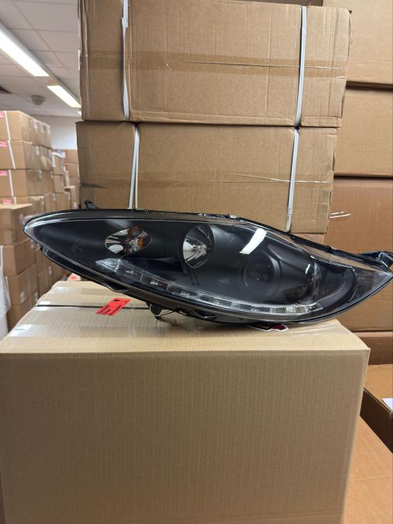 Preview: B-Ware - LED Tagfahrlicht Design Scheinwerfer für Ford Fiesta MK7 08-12 Vorfacelift schwarz