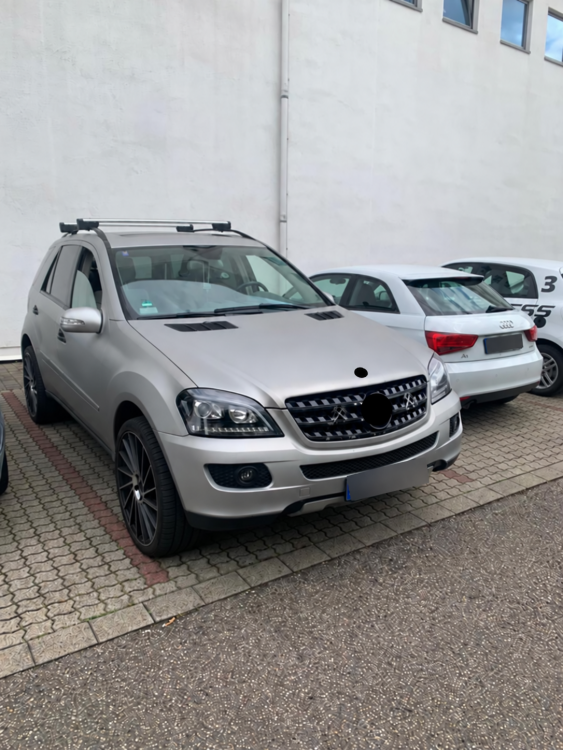 Preview: LED Tagfahrlicht Design Scheinwerfer für Mercedes Benz ML W164 05-08 schwarz mit dynamischem LED Blinker