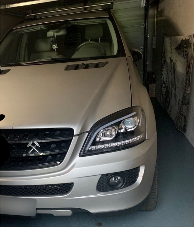 Preview: LED Tagfahrlicht Design Scheinwerfer für Mercedes Benz ML W164 05-08 schwarz mit dynamischem LED Blinker