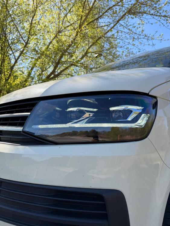 Preview: VOLL-LED Scheinwerfer passend für VW T6 15-19 schwarz mit dynamischem LED Blinker