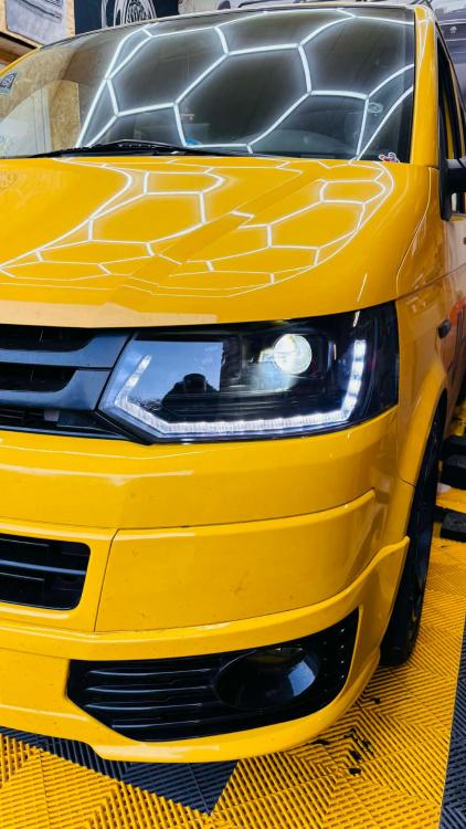 VOLL LED Tagfahrlicht Scheinwerfer Set für VW T5 GP (Facelift) 10-15 schwarz mit dynamischem LED Blinker