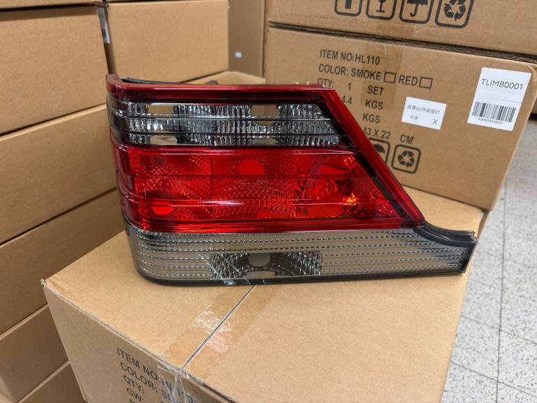 Preview: B-Ware   Upgrade Design Rückleuchten passend für Mercedes Benz S-Klasse W140 95-98 rot/rauch