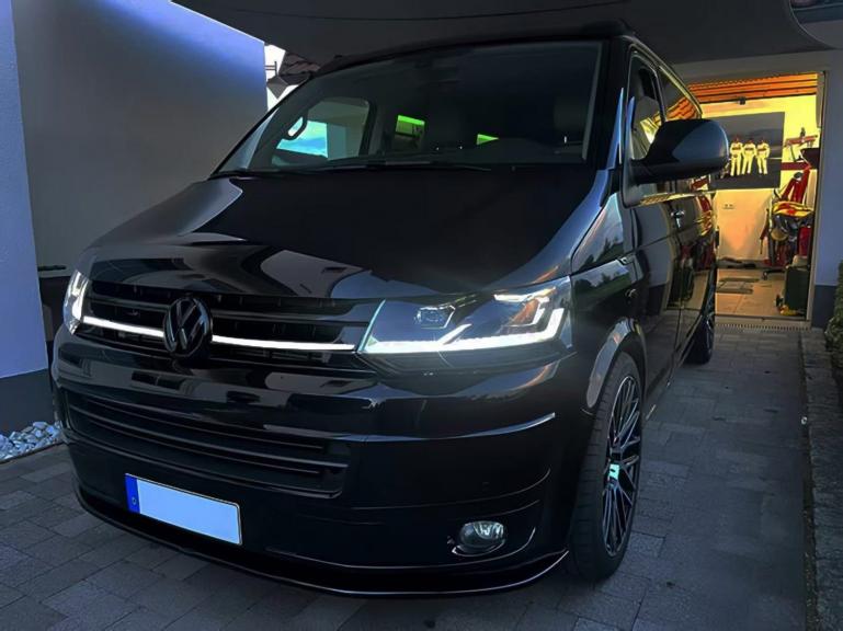 LumiFire Upgrade LED Kühlergrill Sportgrill passend für VW T5.2 (GP) Facelift Hochglanz-schwarz