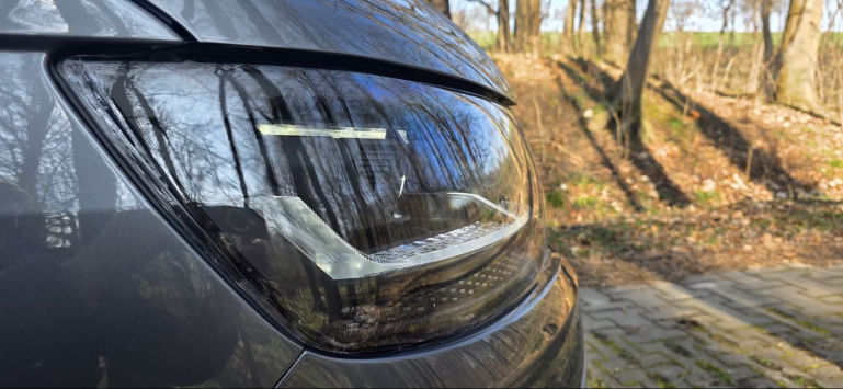 Voll-LED-"Specialized"-Black-Edition-Tagfahrlicht-Scheinwerfer-Set mit Welcome Funktion + Voll-LED-Lightbar-Design-Rückleuchten-Set + dynamischem LED-Blinker passend für VW T6 15-19 (Heckklappe/LED)