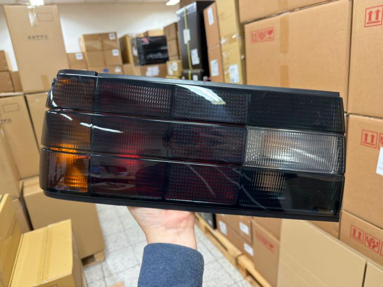 Preview: B-Ware  Exklusiv Classic-Sport Design Rückleuchten für BMW 3er E30 Facelift Limo, 2-Türer (Coupe), Cabrio, Touring 87-94 schwarz