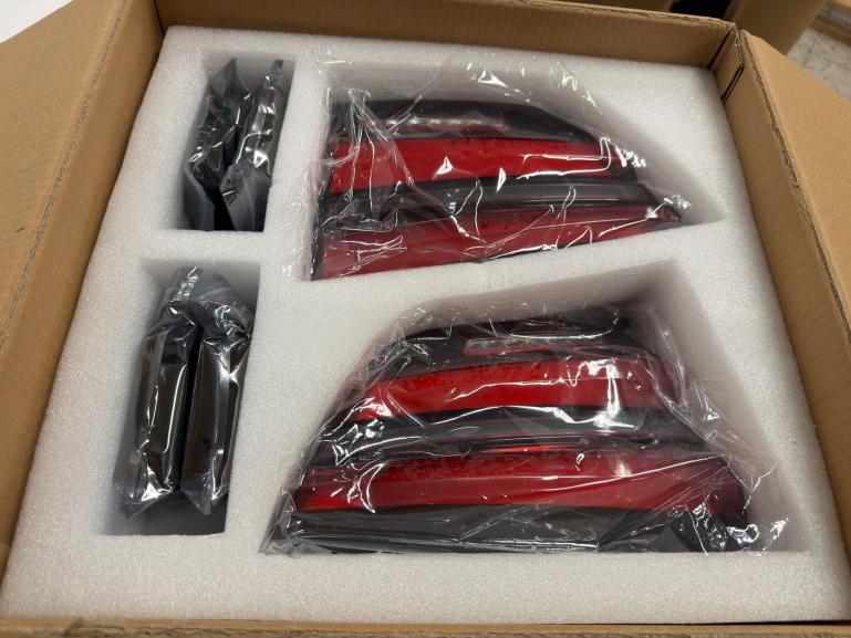 Preview: LED Upgrade Design Rückleuchten für BMW X3 E83 01-06 rot/rauch