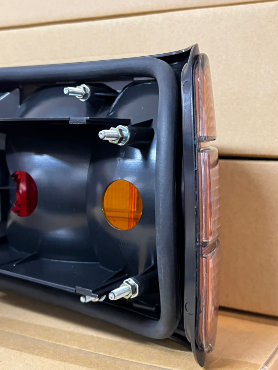 Upgrade Classic Design Rückleuchten für BMW 3er E30 Touring / Cabrio / Coupe 87-94 weiß/crystal
