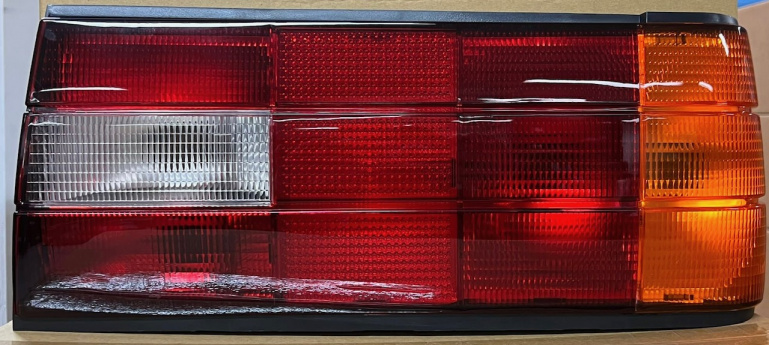 Upgrade Classic Design Rückleuchten für BMW 3er E30 Touring / Cabrio / Coupe 87-94 rot/weiß