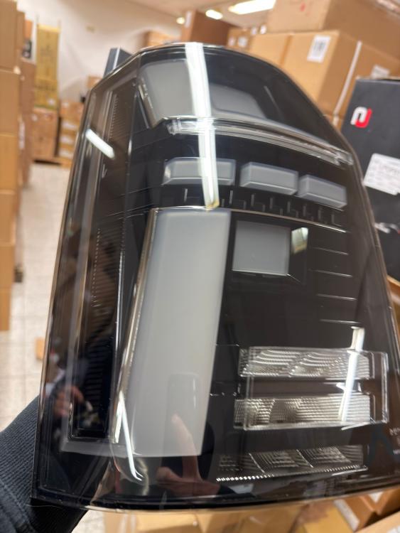 Preview: B-Ware - Voll LED Rückleuchten für VW T6 2015-2019 schwarz T6.1-Look sequentieller Start Laufblinker