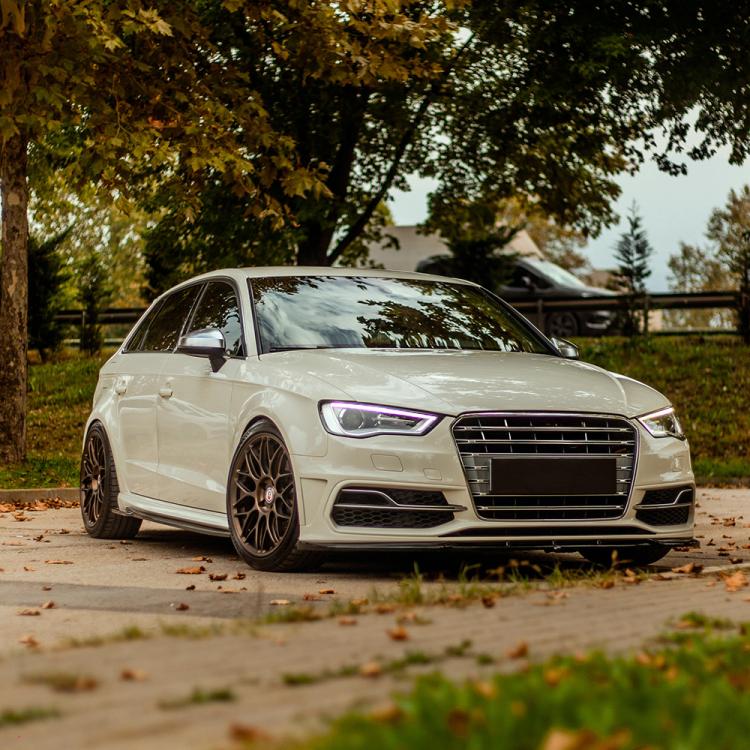 Preview: Upgrade Design Seitenschweller Set passend für Audi A3 / S3 8V Facelift 13-19 Hochglanz schwarz