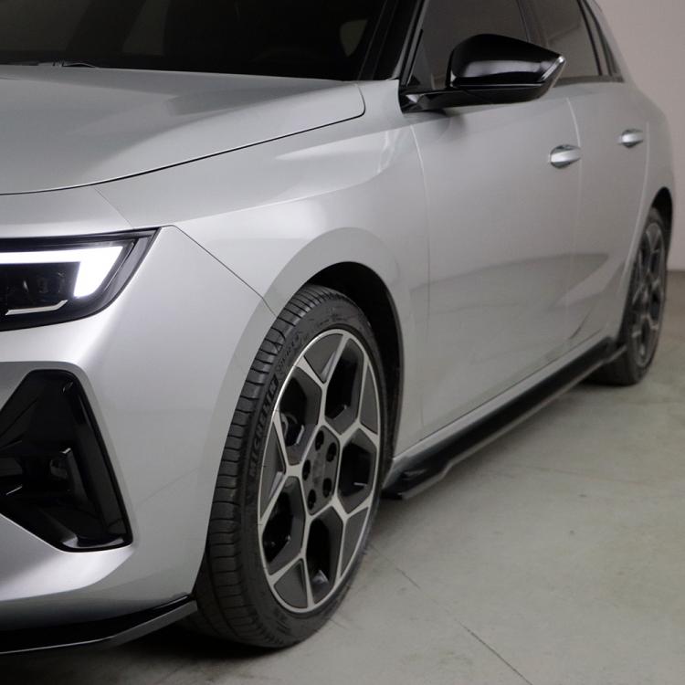 Upgrade Design Seitenschweller Set passend für Opel Astra L 20+ Hochglanz schwarz