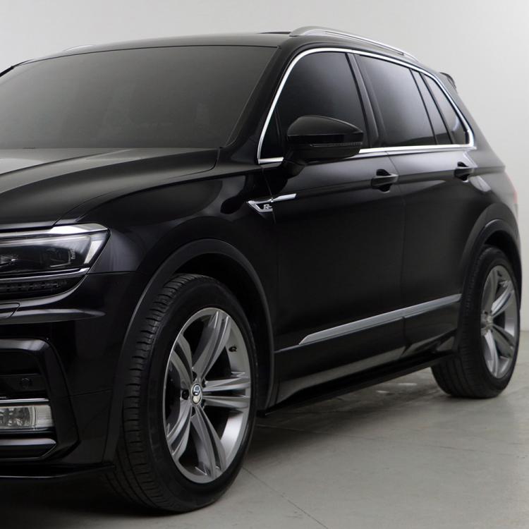 Preview: Upgrade Sport Design Seitenschweller Set passend für VW Tiguan MK2 15-20 Hochglanz schwarz