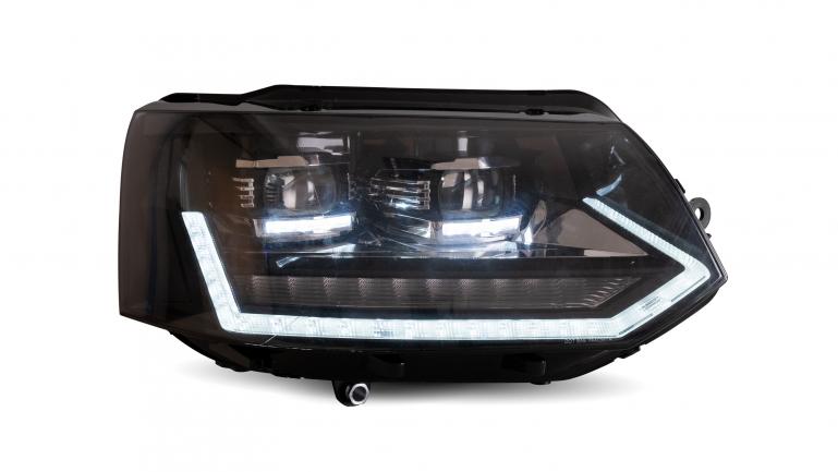 VOLL LED Tagfahrlicht Scheinwerfer schwarz mit dynamischem LED Blinker und Begrüßungsfunktion + Voll LED Lightbar Design Rückleuchten schwarz/rauch mit dynamischen Blinker + LED Seitenblinker passend für VW T5 GP (Facelift) 10-15