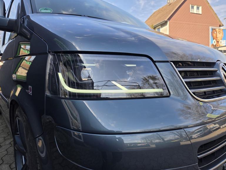 Ugrade Design Voll LED Tagfahrlicht Scheinwerfer passend für VW T5 03-09 schwarz mit Dynamik und Welcome-Funktion