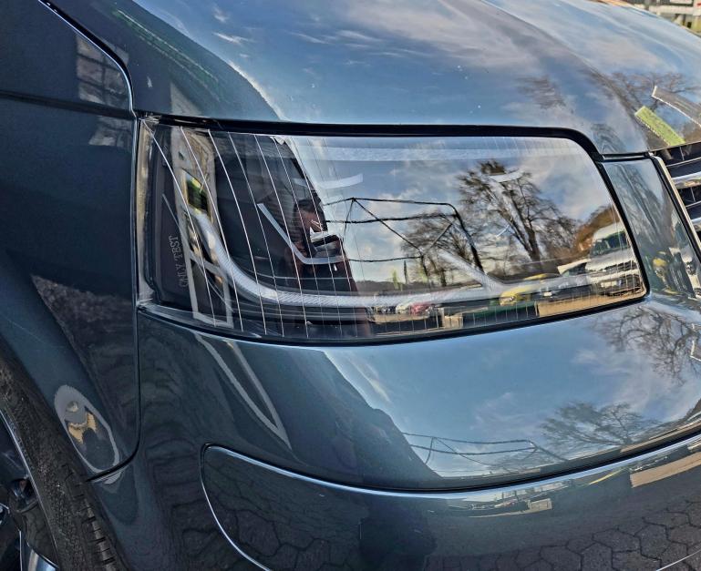 Ugrade Design Voll LED Tagfahrlicht Scheinwerfer passend für VW T5 03-09 schwarz mit Dynamik und Welcome-Funktion