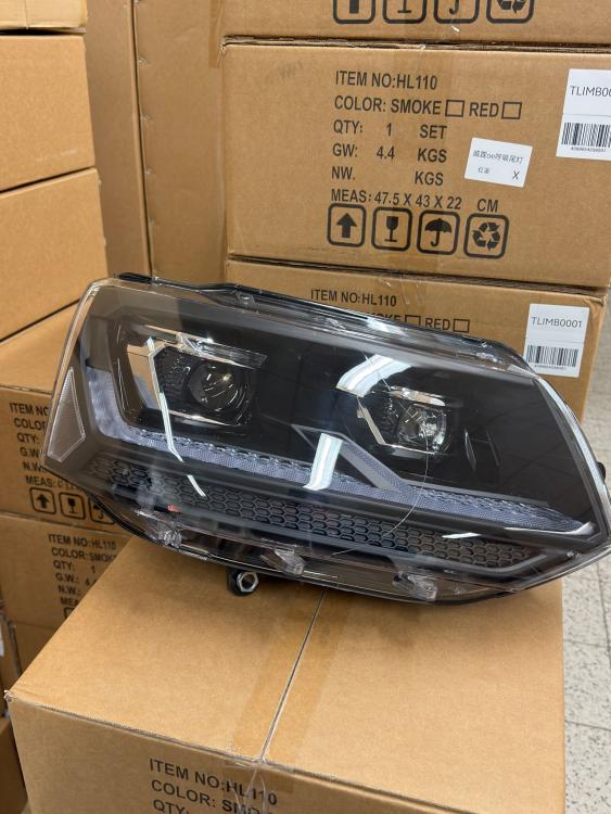 B-Ware  Ugrade Design Voll LED "Specialized" Tagfahrlicht Scheinwerfer passend für VW T5 GP (Facelift) 10-15 schwarz ohne Dynamik und ohne Welcome-Funktion!