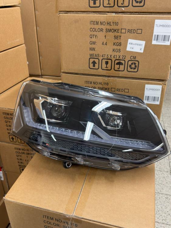 B-Ware  Ugrade Design Voll LED "Specialized" Tagfahrlicht Scheinwerfer passend für VW T5 GP (Facelift) 10-15 schwarz ohne Dynamik und ohne Welcome-Funktion!