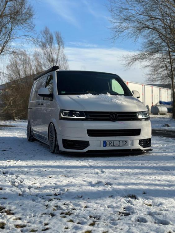 Ugrade Design Voll LED Tagfahrlicht Scheinwerfer passend für VW T5 GP (Facelift) 10-15 schwarz mit Welcome Funktion und LED Blinker