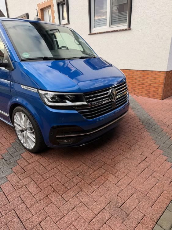 Upgrade Design Kühlergrill passend für Volkswagen T6.1 ab 2019 Hochglanz schwarz / chrom