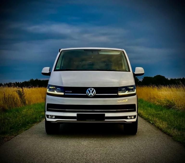 Voll LED Tagfahrlicht Scheinwerfer passend für VW T6 15-19 schwarz mit dynamischen LED Blinker