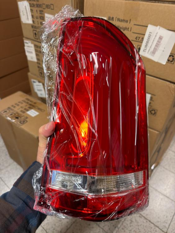 Preview: B-Ware  LED Upgrade Design Rückleuchten passend für Mercedes Benz Vito W447 14-26 rot/weiß dynamisch