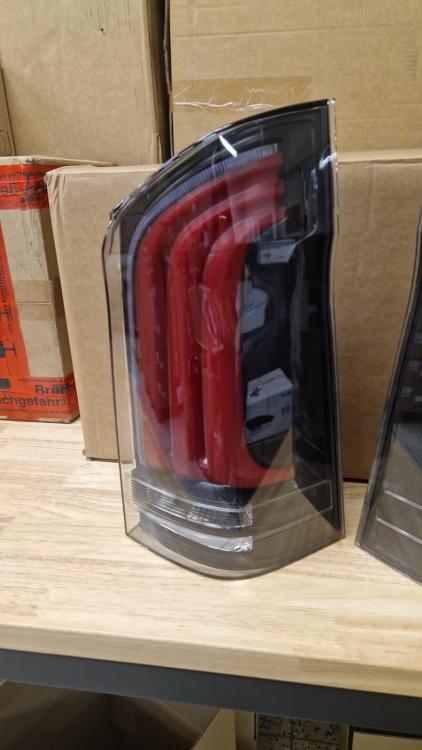 Preview: B-Ware  LED Upgrade Design Rückleuchten passend für Mercedes Benz Vito W447 14-23 schwarz/klar dynamisch