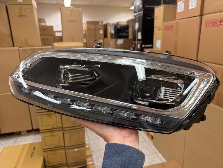 Preview: B-Ware  Upgrade Design LED Scheinwerfer Set für VW Polo 6R 09-14 / 6C 14-17 mit dyn. Blinker schwarz