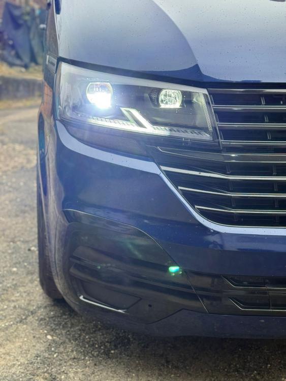 Voll LED Tagfahrlicht Scheinwerfer Set "Complete Black" passend für VW T6.1 schwarz ab 2019 mit dynamischem Blinker & Willkommensfunktion
