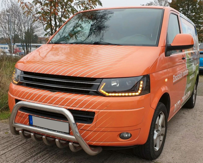 LED Tagfahrlicht Scheinwerfer für VW T5 GP (Facelift) 10-15 schwarz im T6 Design mit dynamischem LED Blinker