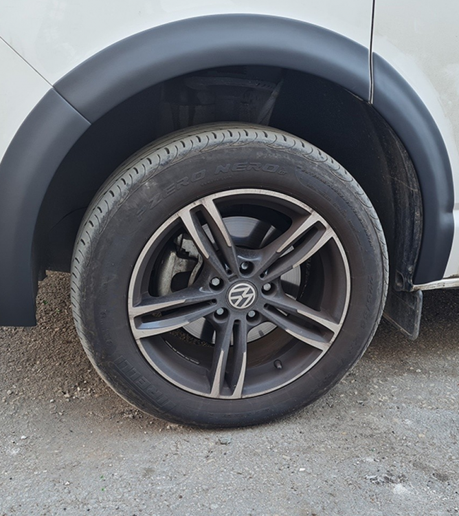 "Upgrade-Bus" Radlaufabdeckung / Radlaufverbreiterung Set für VW T5 03-09/T5.2 09-15 Transporter / Caravelle / Multivan schwarz / matt mit ABE