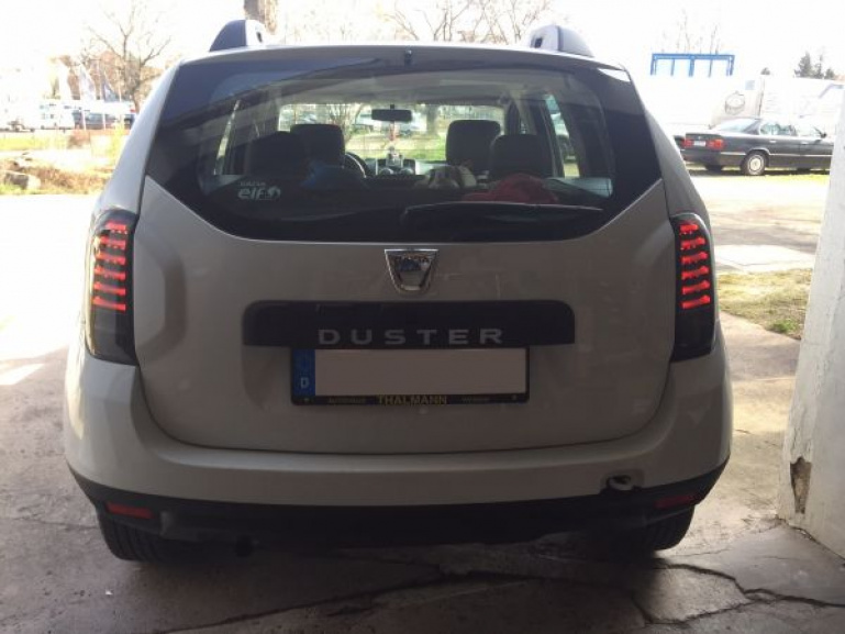 Voll LED Lightbar Design Rückleuchten für Dacia / Renault Duster 10-14 schwarz/rauch