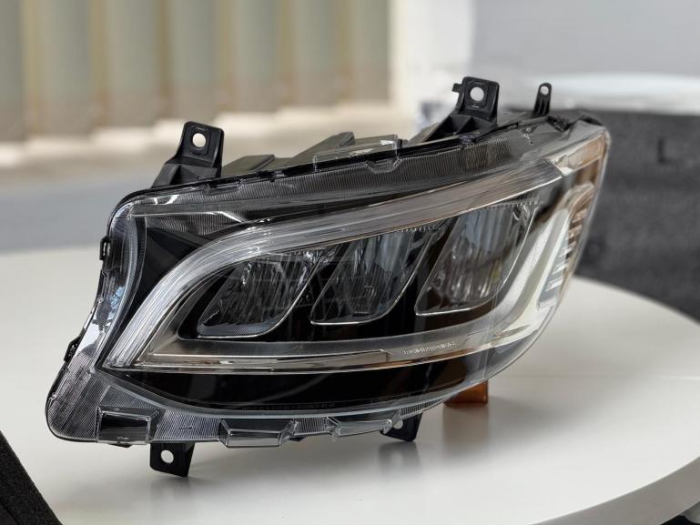 Voll LED Tagfahrlicht Scheinwerfer Set für Mercedes Benz Sprinter W907/W910 18+ schwarz/chrom