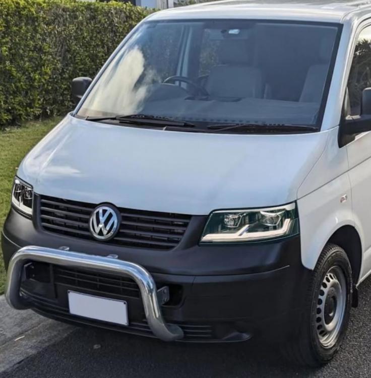 Ugrade Design Voll LED Tagfahrlicht Scheinwerfer für VW T5 03-09 schwarz mit Dynamik und Welcome-Funktion