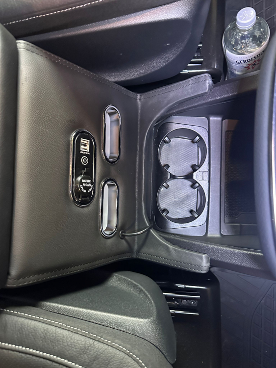 New Edition Staufach Mittelkonsole Ablage für alle Mercedes Benz V-Klasse W447 14-21 mit LED Beleuchtung, USB