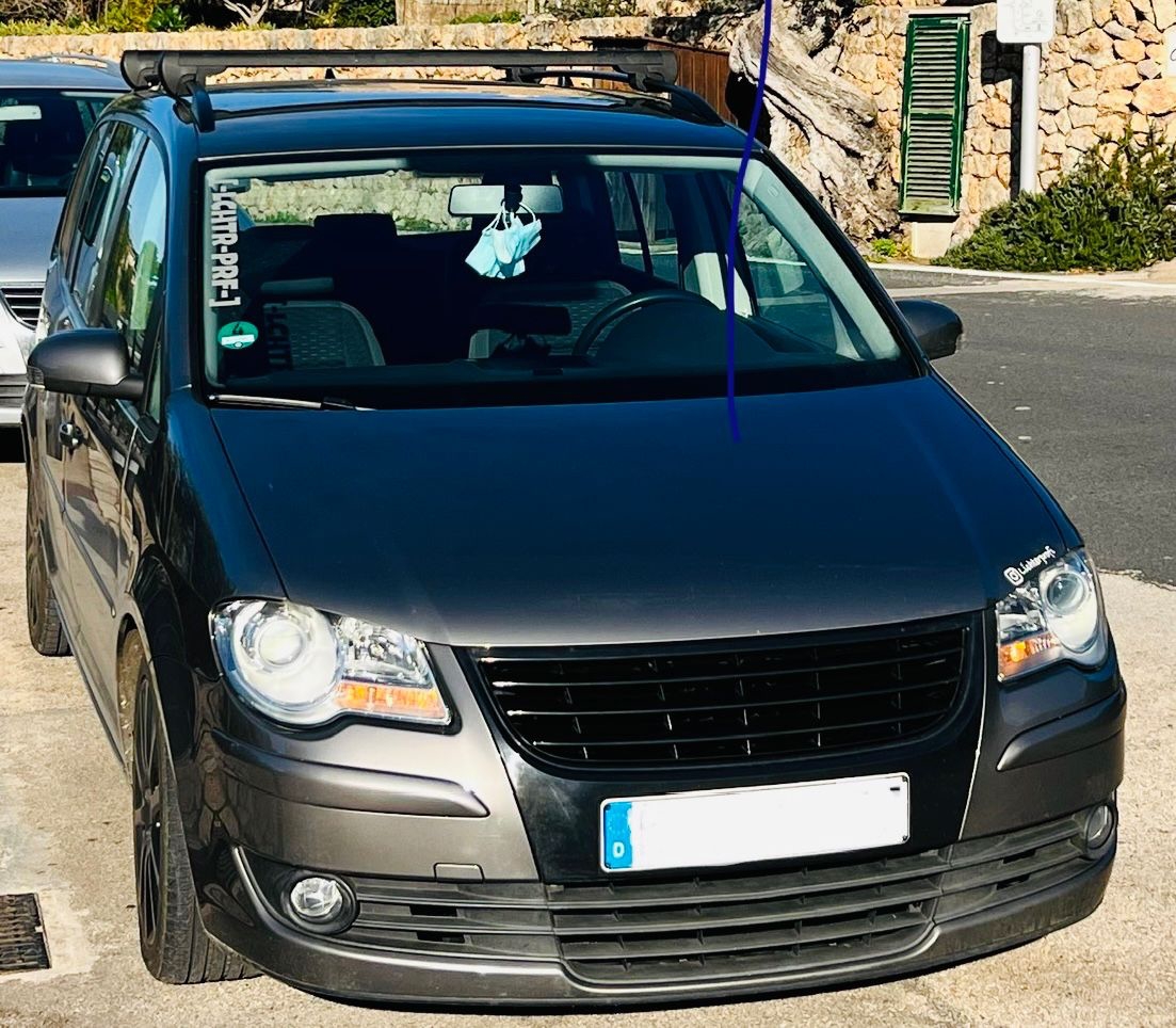 thumbnail image 2 of Transparent Paint Protection Film Kit For VW Touran (1T) – Protects Load Sill & Door Entrances 2 of 6