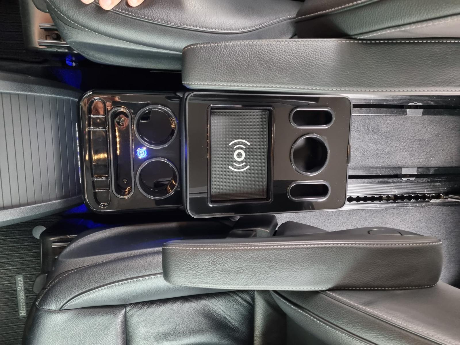 Black Edition Staufach Mittelkonsole Ablage für alle Mercedes Benz Vito / V- Klasse W447 14-23 mit LED Beleuchtung, USB und Induktions-Ladestation