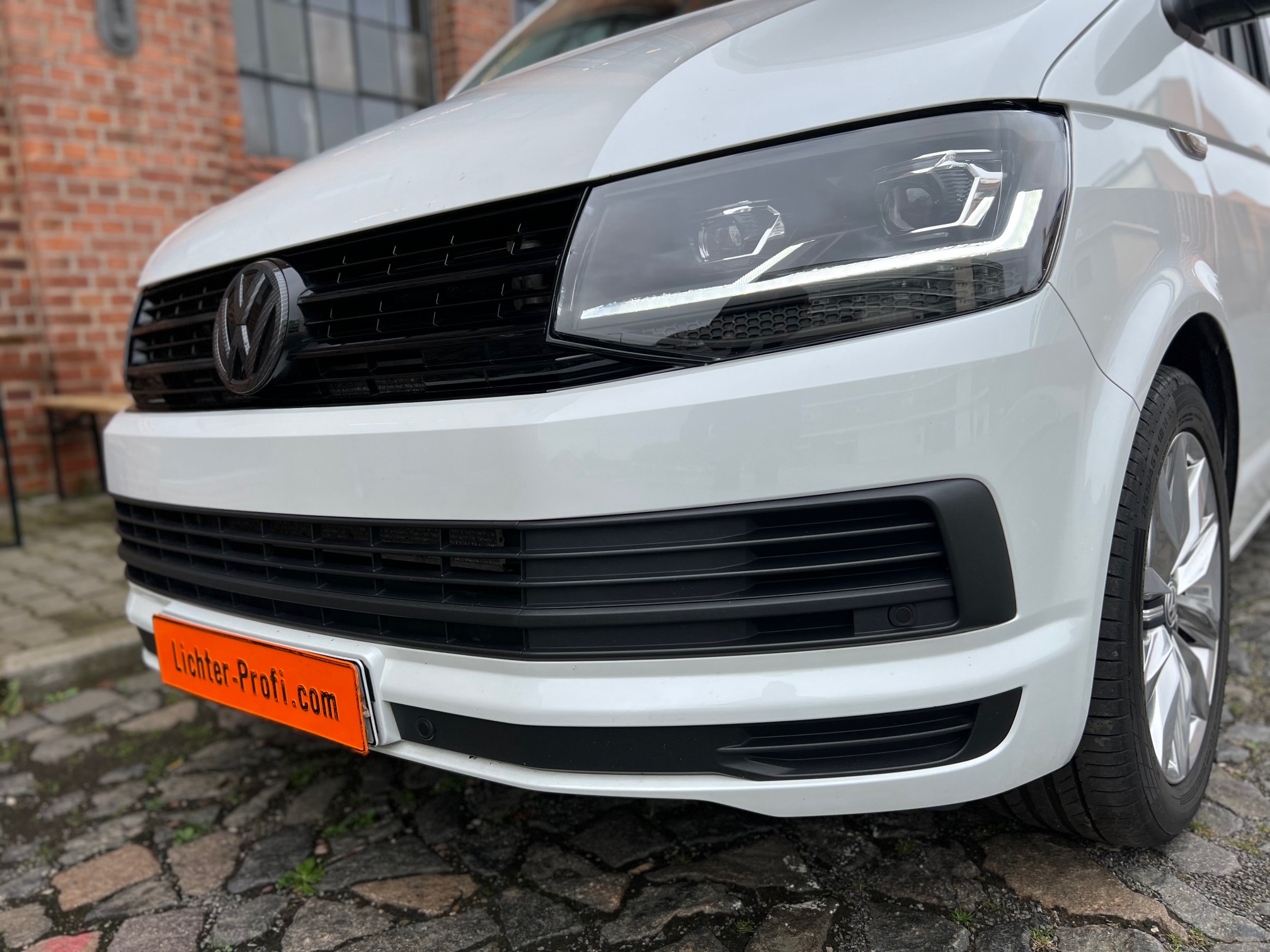 Voll LED Specialized Tagfahrlicht Scheinwerfer für VW T6 15-19 schwarz  mit LED Blinker