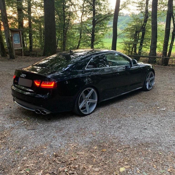 LED Lightbar Design Rückleuchten für Audi A5 07-11 rot/rauch