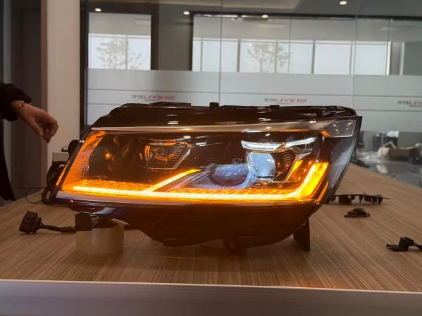 EXCLUSIVE VOLL LED Tagfahrlicht Scheinwerfer Set passend für VW T6.1 19+ schwarz mit Willkommensfunktion und dyn. Blinker