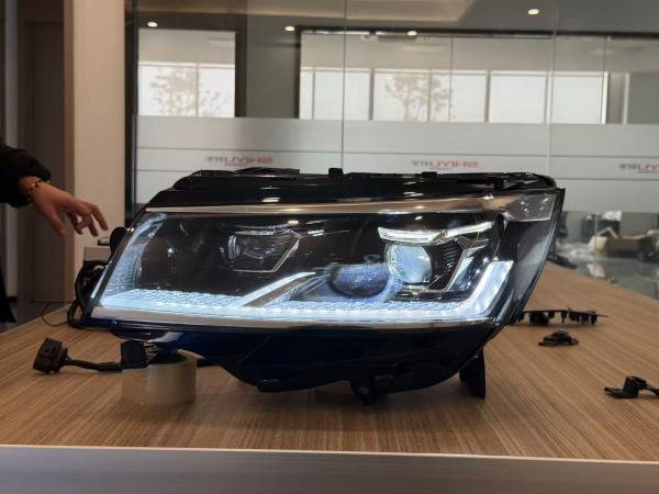 EXCLUSIVE VOLL LED Tagfahrlicht Scheinwerfer Set passend für VW T6.1 19+ schwarz mit Willkommensfunktion und dyn. Blinker