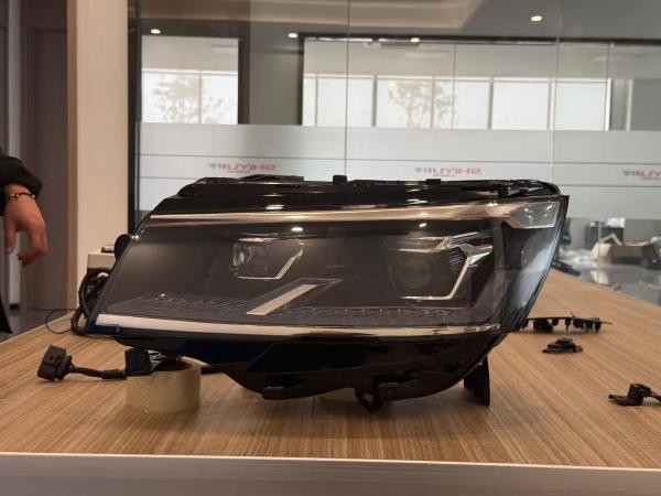 EXCLUSIVE VOLL LED Tagfahrlicht Scheinwerfer Set passend für VW T6.1 19+ schwarz mit Willkommensfunktion und dyn. Blinker