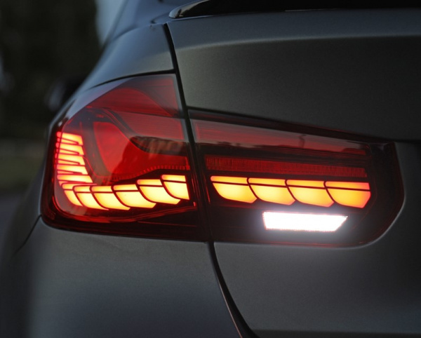 Voll LED Upgrade Design Rückleuchten für BMW 3er F30 Lim.13-18 kirschrot in OLED Technik mit dynamischen Blinker