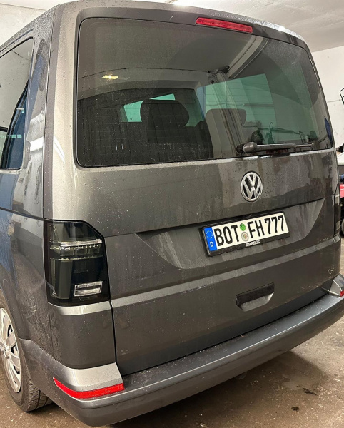 Voll LED Lightbar Design Rückleuchten für VW T6 15-19 schwarz/rauch mit dynamischen Blinker (für Heckklappe/Halogen)
