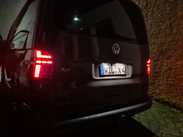 Voll LED Lightbar Design Rückleuchten für VW T5 Facelift (GP) 10-15 rot/rauch mit dynamischen Blinker